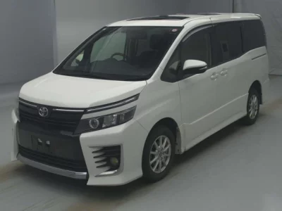 Toyota VOXY  с аукциона в Японии