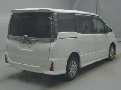 Toyota VOXY  с аукциона в Японии