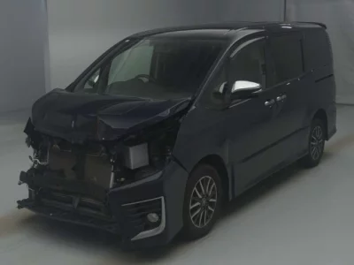 Toyota VOXY  с аукциона в Японии