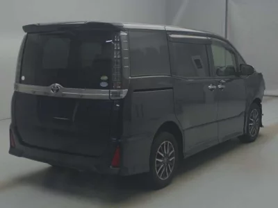 Toyota VOXY  с аукциона в Японии