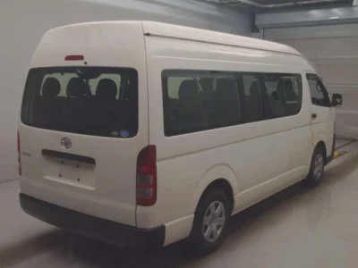 Toyota HIACE  с аукциона в Японии