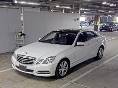 Mercedes-Benz E CLASS  с аукциона в Японии