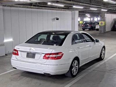 Mercedes-Benz E CLASS  с аукциона в Японии