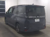 Toyota VOXY лот № 7096 оценка 3.5  с аукциона в Японии 1