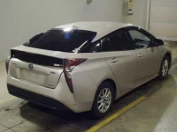 Toyota PRIUS лот № 6129 оценка 3.5  с аукциона в Японии 1