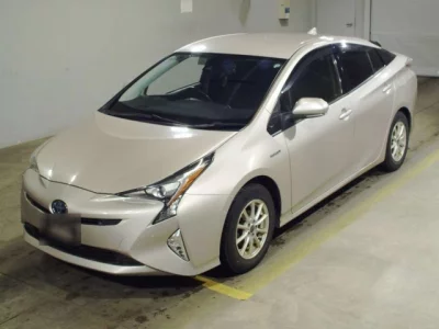 Toyota PRIUS  с аукциона в Японии