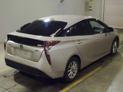 Toyota PRIUS  с аукциона в Японии
