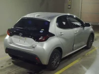 Toyota YARIS лот № 6131 оценка R  с аукциона в Японии 1