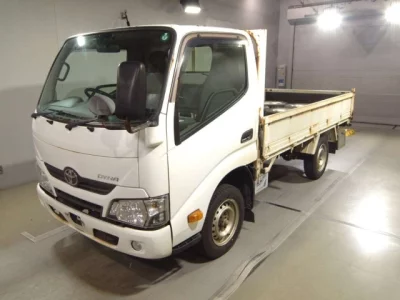 Toyota DYNA  с аукциона в Японии