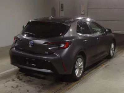 Toyota COROLLA SPORT  с аукциона в Японии