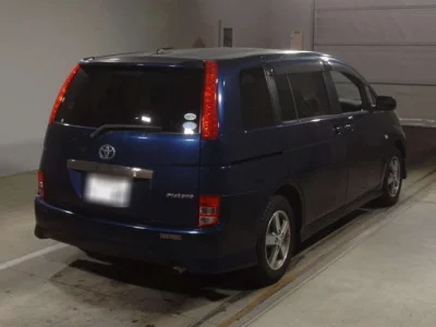 Toyota ISIS  с аукциона в Японии