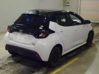 Toyota YARIS лот № 4 оценка R  с аукциона в Японии 1