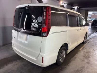 Toyota ESQUIRE  с аукциона в Японии