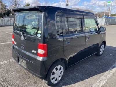 Toyota PIXIS SPACE  с аукциона в Японии