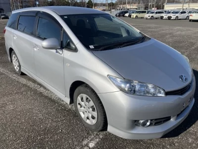 Toyota WISH  с аукциона в Японии