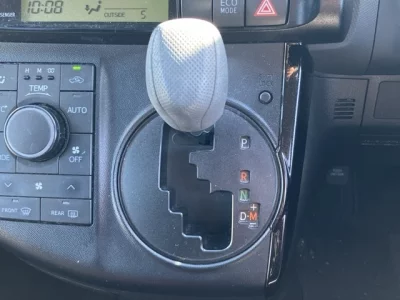 Toyota WISH  с аукциона в Японии