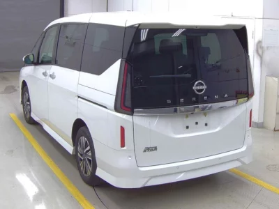 Nissan SERENA  с аукциона в Японии