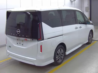 Nissan SERENA  с аукциона в Японии