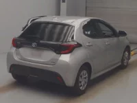 Toyota YARIS лот № 25002 оценка R  с аукциона в Японии 1