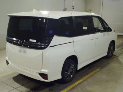 Toyota VOXY  с аукциона в Японии