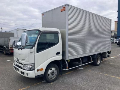Toyota DYNA  с аукциона в Японии