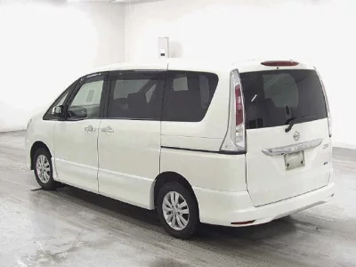 Nissan SERENA  с аукциона в Японии