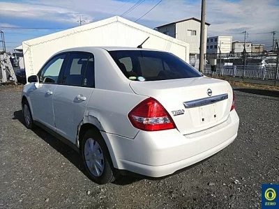 Nissan TIIDA LATIO  с аукциона в Японии