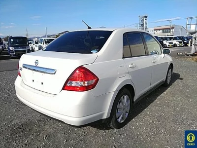 Nissan TIIDA LATIO  с аукциона в Японии