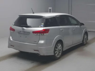 Toyota WISH  с аукциона в Японии