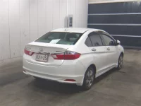 Honda GRACE лот № 3030 оценка 4  с аукциона в Японии 4