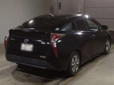 Toyota PRIUS  с аукциона в Японии