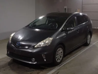 Toyota PRIUS ALPHA  с аукциона в Японии