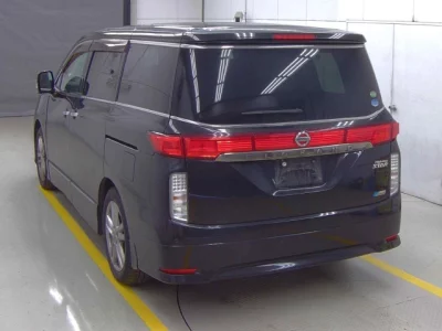 Nissan ELGRAND  с аукциона в Японии