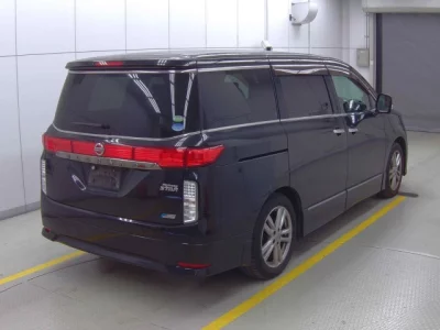 Nissan ELGRAND  с аукциона в Японии