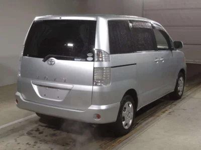 Toyota VOXY  с аукциона в Японии