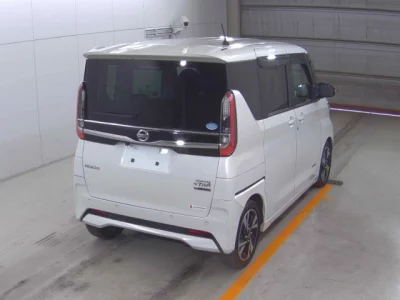 Nissan ROOX  с аукциона в Японии