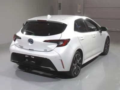 Toyota COROLLA SPORT  с аукциона в Японии
