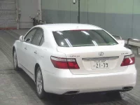 Lexus LS лот № 2210 оценка 4  с аукциона в Японии 1