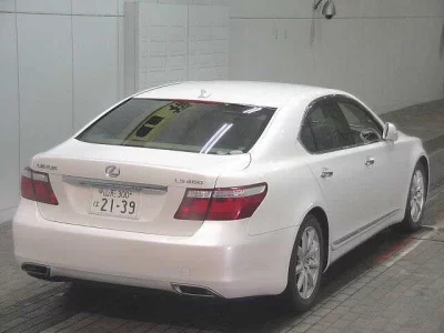 Lexus LS  с аукциона в Японии