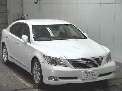 Lexus LS  с аукциона в Японии