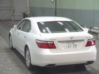 Lexus LS  с аукциона в Японии