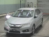 Honda GRACE лот № 10 оценка 4  с аукциона в Японии 2