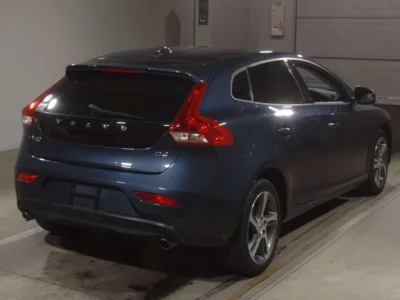 Volvo V40  с аукциона в Японии