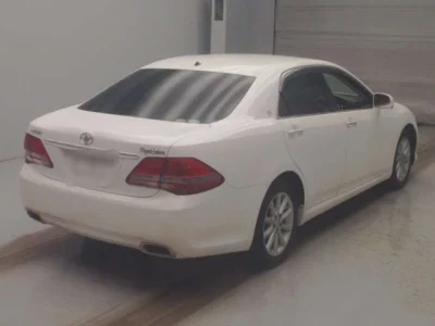 Toyota CROWN  с аукциона в Японии