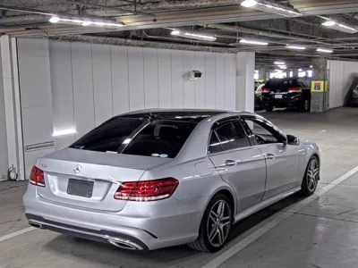 Mercedes-Benz E CLASS  с аукциона в Японии