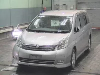 Toyota ISIS лот № 56 оценка 3  с аукциона в Японии 2