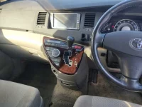 Toyota ISIS лот № 56 оценка 3  с аукциона в Японии 4