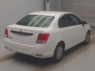 Toyota COROLLA AXIO  с аукциона в Японии