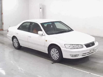 Toyota CAMRY  с аукциона в Японии