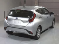 Toyota AQUA лот № 2160 оценка 4  с аукциона в Японии 1